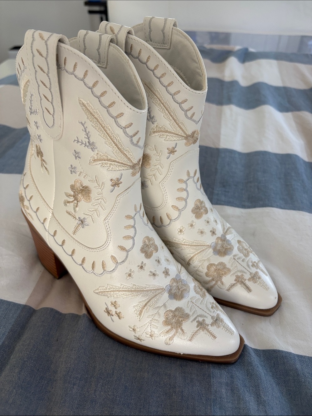 Embroidered White Women’s Western Ankle Boots